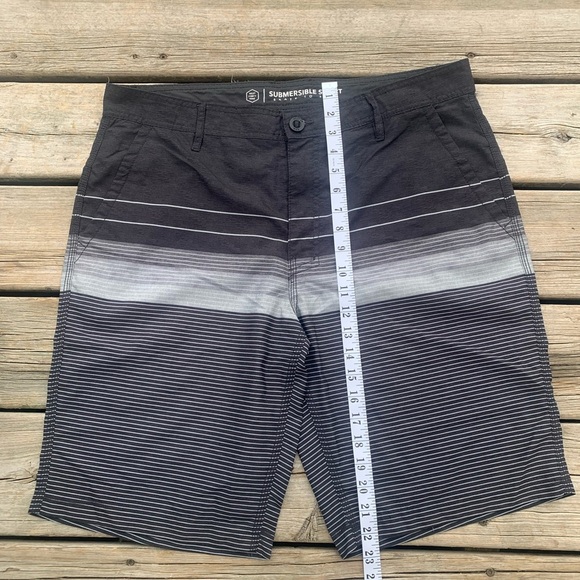 West Forty Nine Submersible Hybrid Shorts | Size 36 - Picture 6 of 7